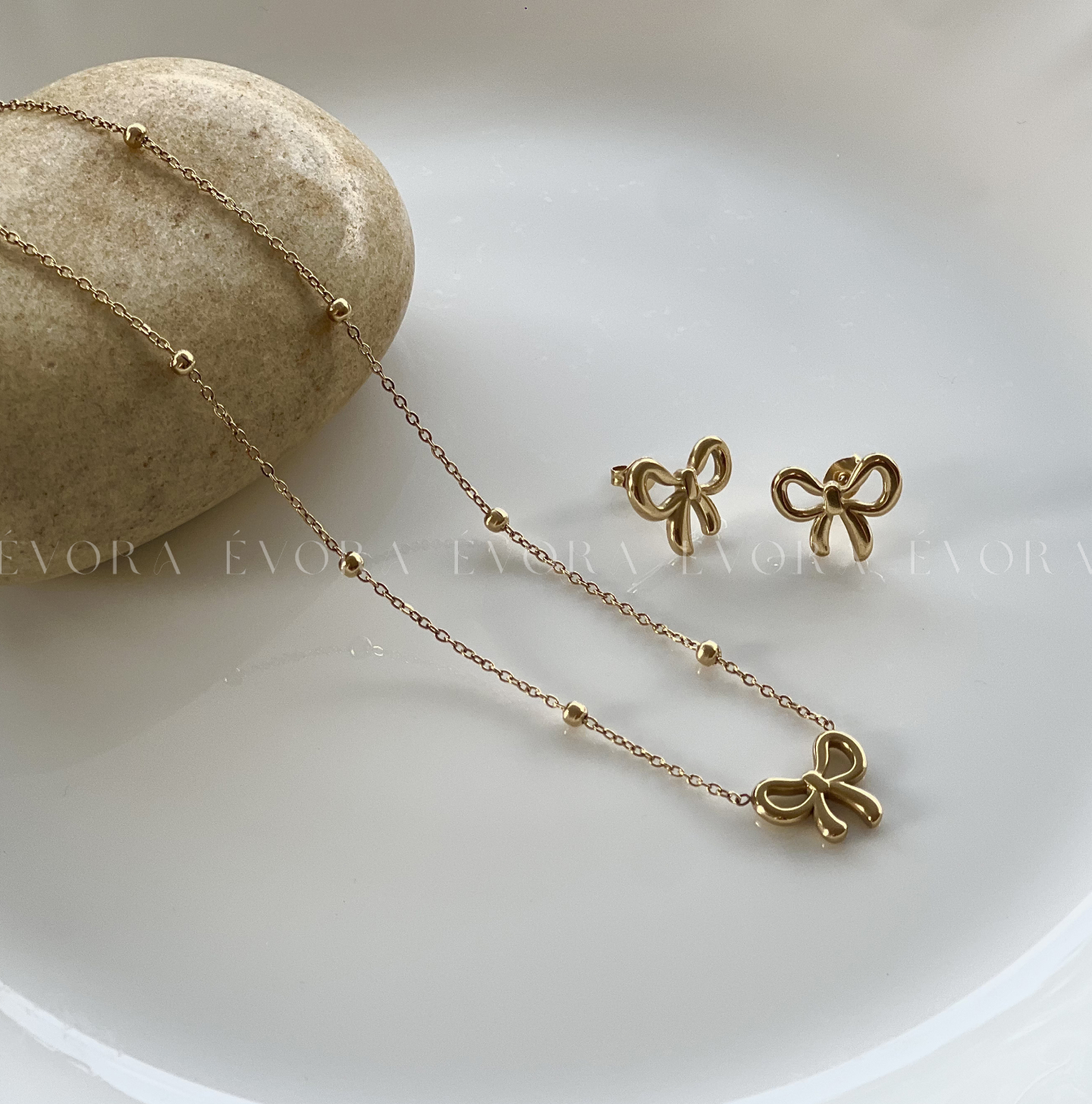 Gold-Plated Bow Jewelry Set – Pendant & Earrings