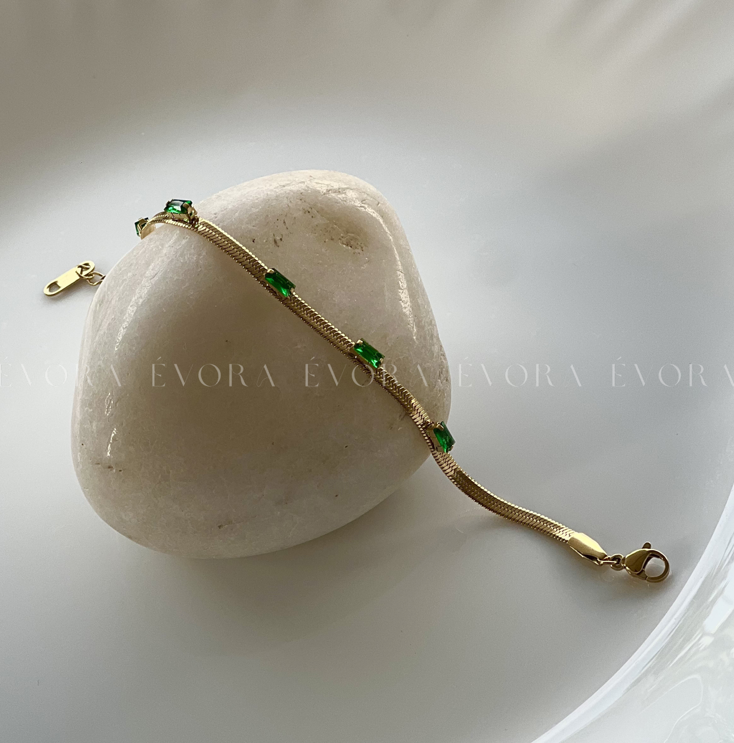 Wrap – Emerald Kiss Snake Chain Bracelet